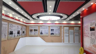 中億?；?dòng)滑軌屏案例：橙色科技企業(yè)展廳